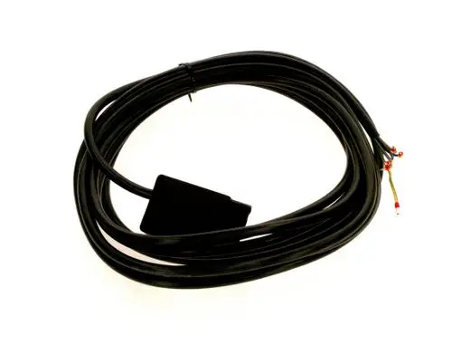 Schwarzes Kabel mit einem rechteckigen Stecker und mehreren farbigen Drähten an einem Ende, für elektrische Verbindungen, hergestellt von Bosch.